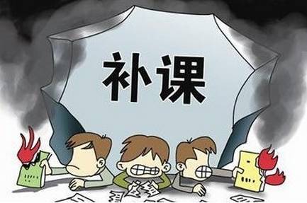 教师补课过程中被踹门掐脖控制
