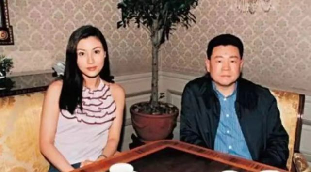 美女集邮大师"刘銮雄的28段情史,我发现: 一个男人,一生需要3个"老婆"