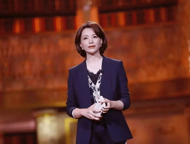 董卿学历大专