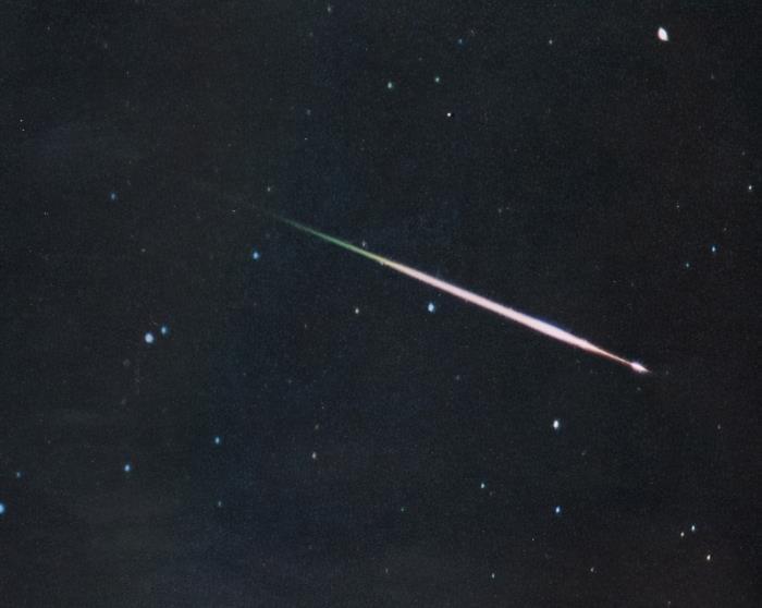 2021年狮子座流星雨来啦狮子座流星雨今夜来临福建人可赏
