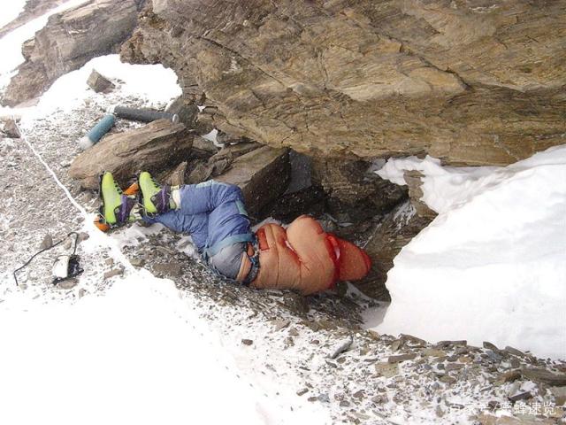 珠穆朗玛峰死亡图片图片