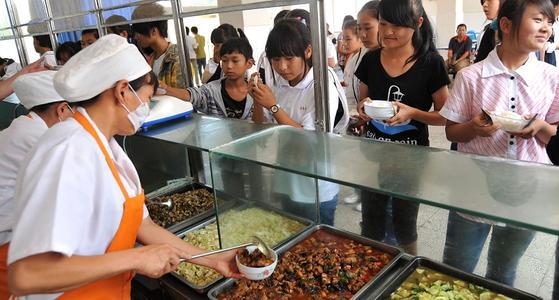 湖北一中学伙食费结余超收费一半