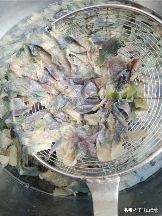 桐树花吃货你试过吗？做凉菜第一次尝试，味道会让你难忘的食材