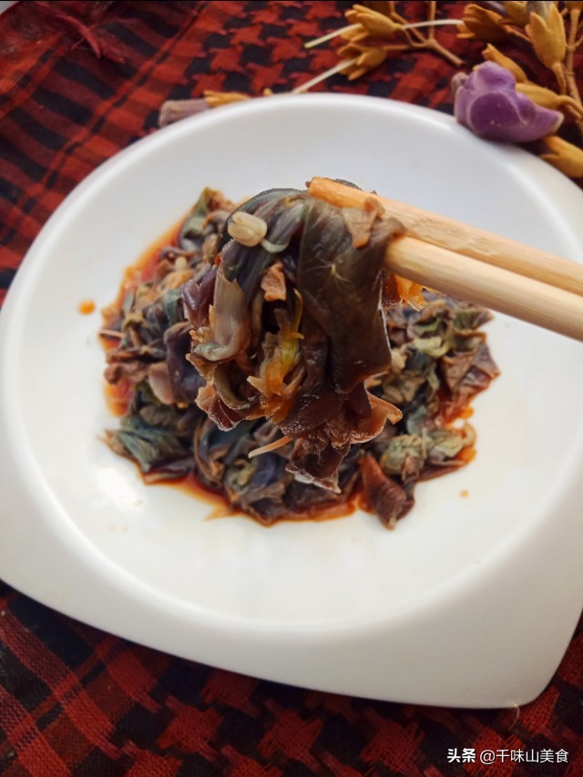 桐树花吃货你试过吗？做凉菜第一次尝试，味道会让你难忘的食材