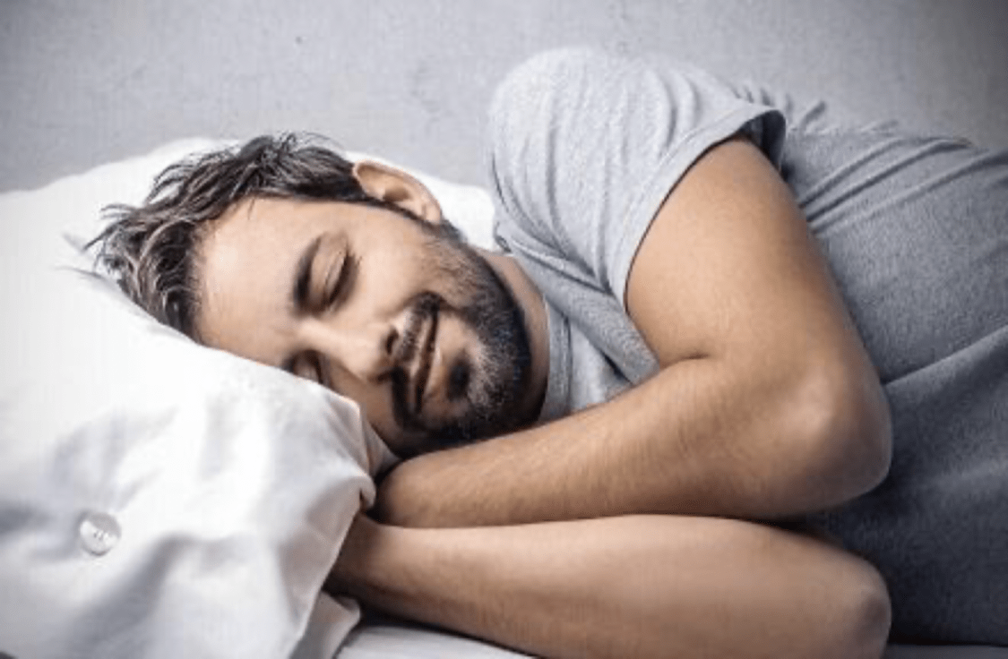 睡眠看健康:侧睡应该朝左还是朝右?睡觉抖一下是怎么了?