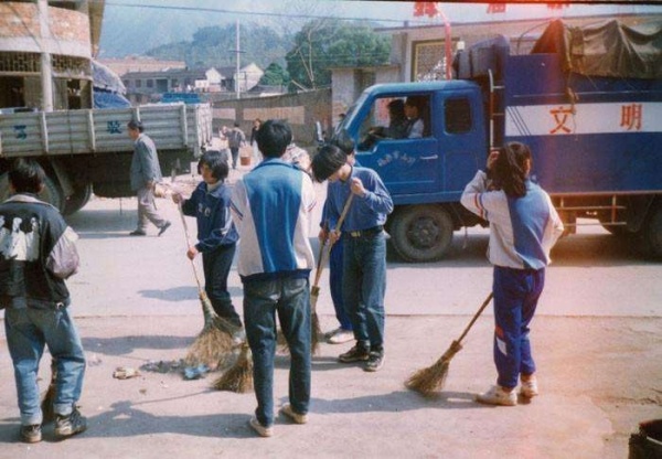 1996年的一万元等于现在多少钱？