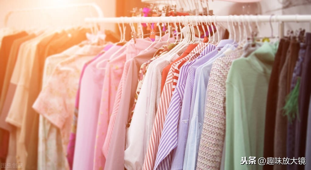 新买的衣服要不要洗了再穿？听服装老板说完，幸亏自己没跟风