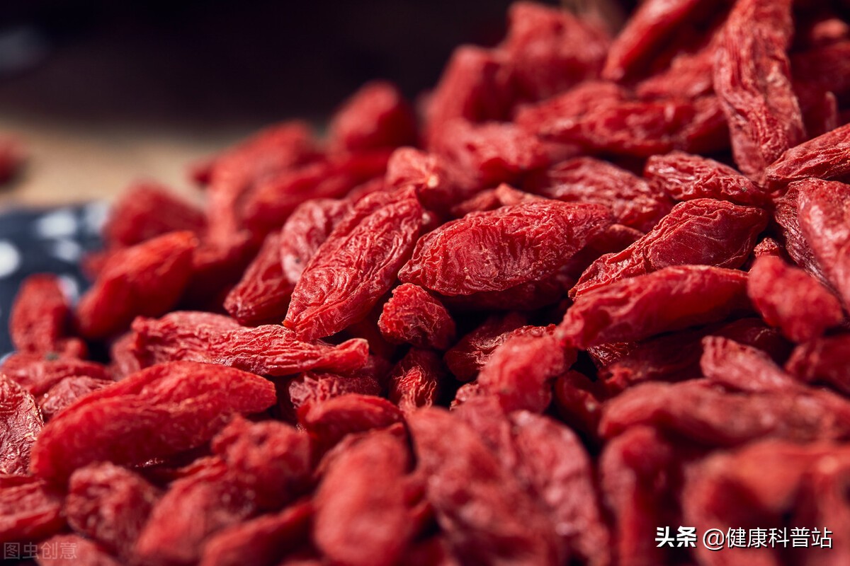 男性在夏季时，身体感觉盗汗严重，该怎么办？