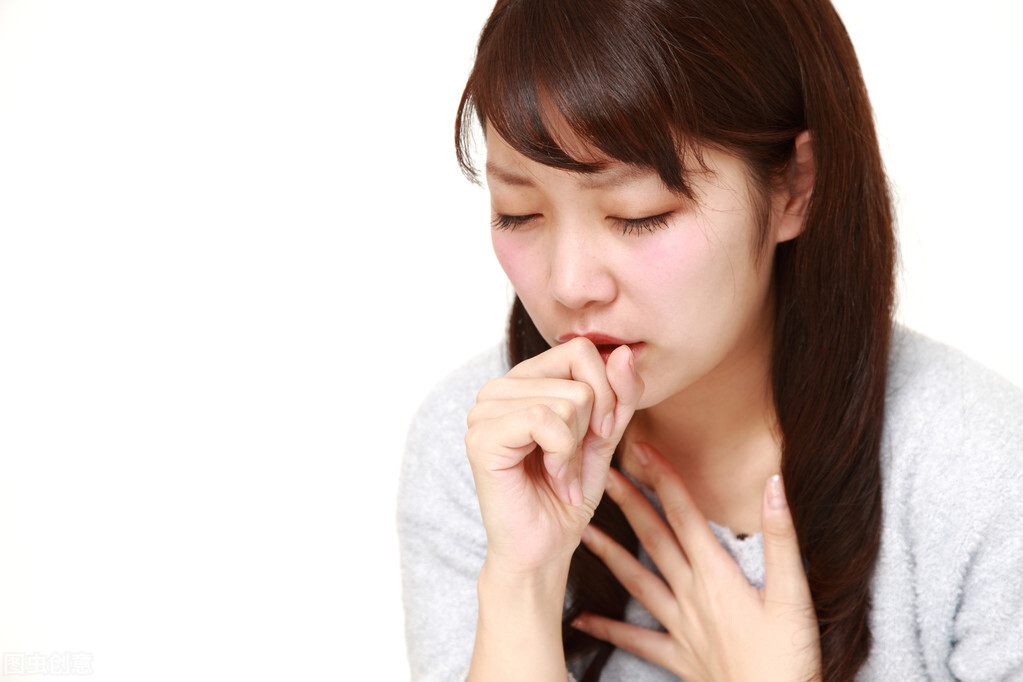 喉咙里总有痰怎么回事？经常吃这4种食物能止咳祛痰