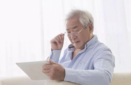 传统老花镜只能近用,看远近想一副解决?美丽岛:换戴多焦镜