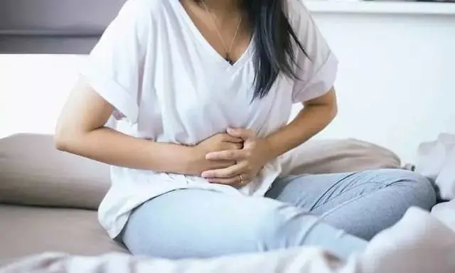 腹部对女人如此重要!艾灸温暖子宫,调理妇科远离妇科病