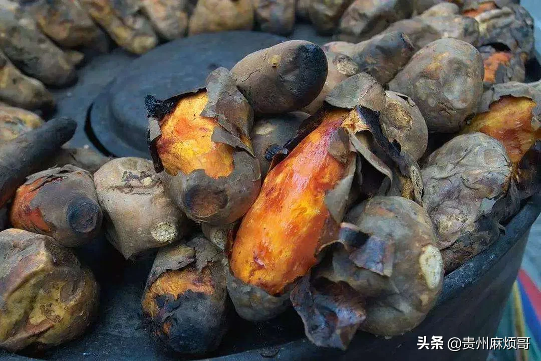 路边烤红薯 除了那个大铁桶 还有三个不能常吃的原因 转发收藏