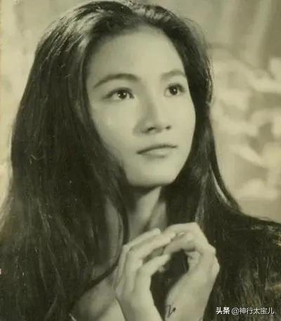 “华夫人”郑佩佩的苦痛婚姻，连怀8胎打掉4次，只为生儿子