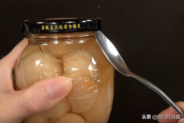 今天才知道,罐头瓶上有个“小开关”,轻轻一拧就开,简单又实用