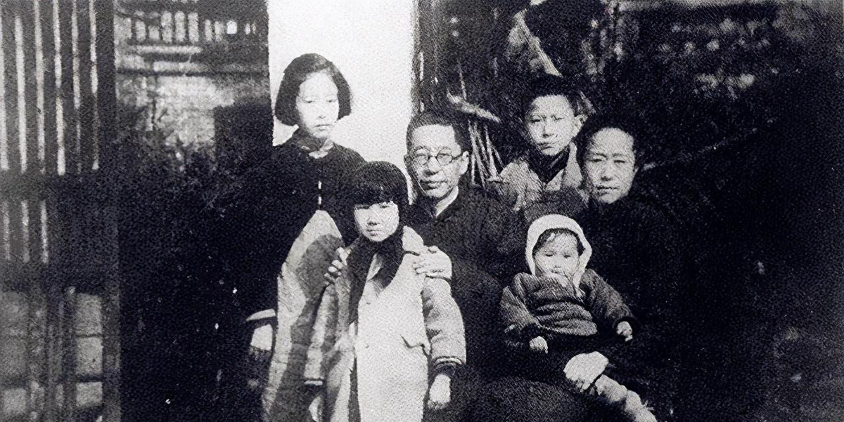 老舍跳湖前,在公园湖边坐了整整一天,是什么让他最终决定去死?