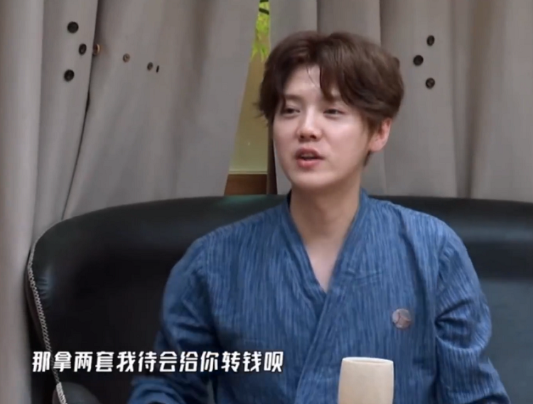 鹿晗关晓彤又被传分手，将在月底宣布？前不久还在节目买情侣装
