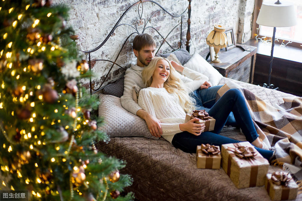 看女人怎么向男人拿钱,就知道她是否高情商