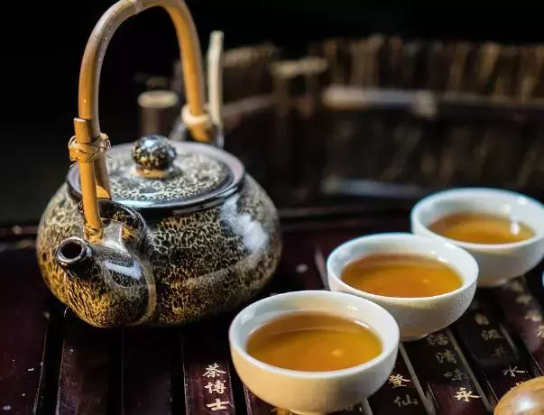 何为沉香茶?用什么器皿泡最好?怎样喝最美味?绝大部分人不知道