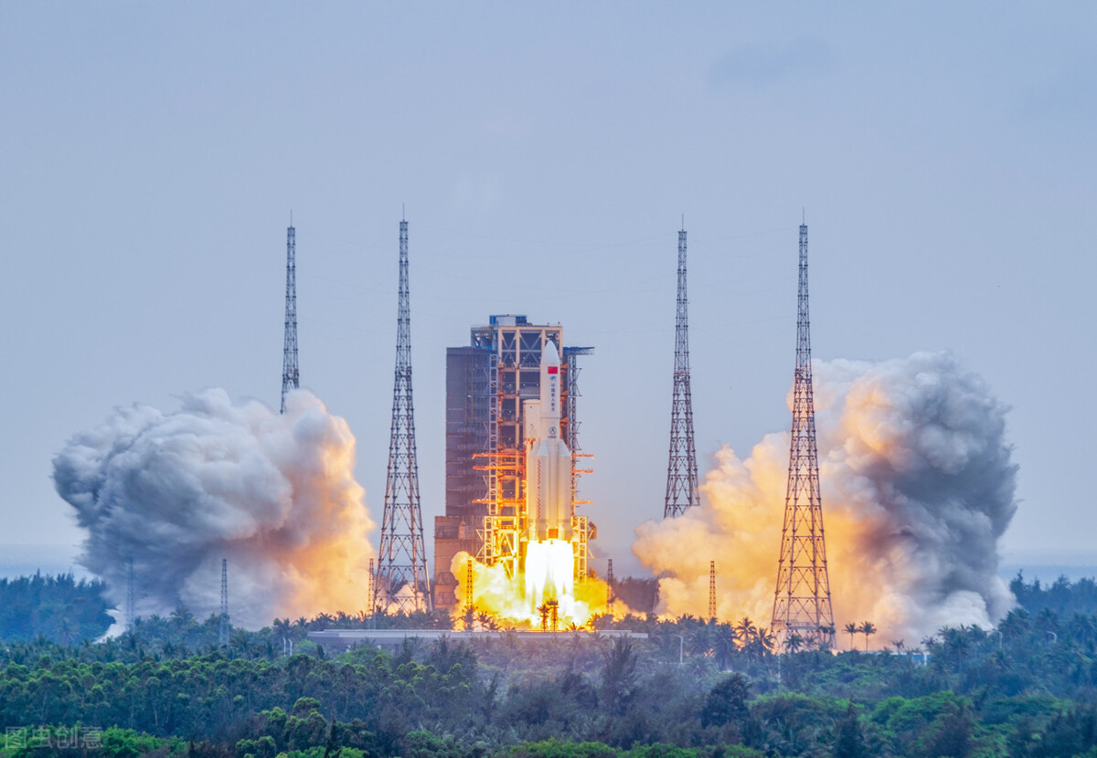 太空家园空间站为什么绕地球飞行而掉不下来？