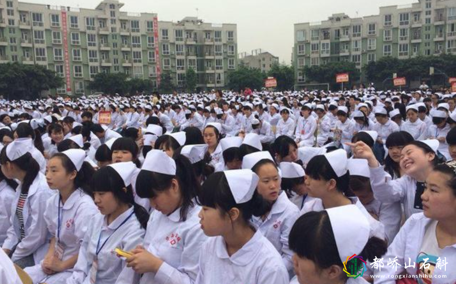 卫校生活怎么样?男生现身说法,女生确实多,但身体受不了