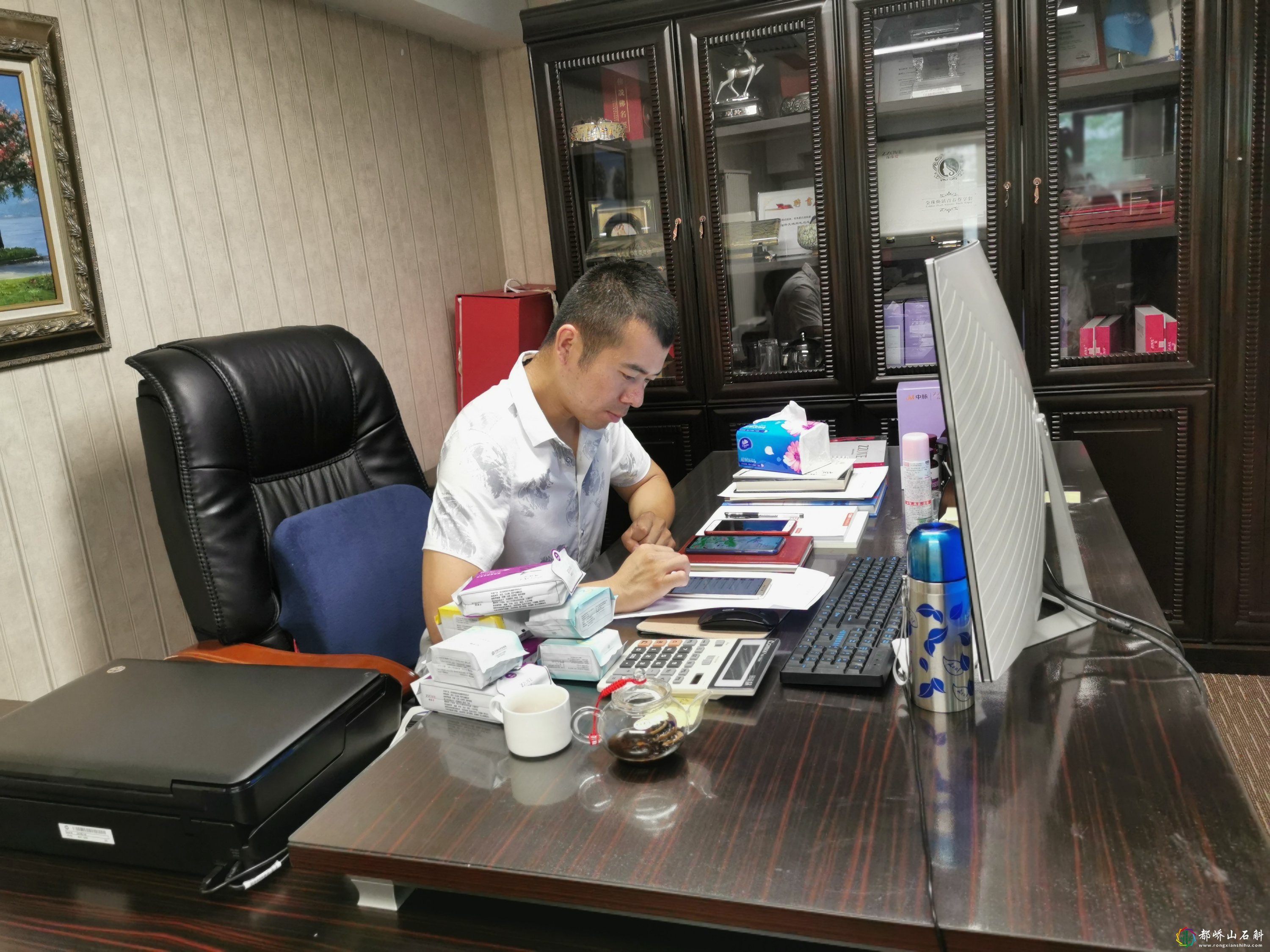 男大学生不惧流言卖卫生巾年入10万：我搞不懂为什么有人嘲笑我