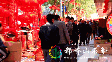过年摆地摊赚10万,的短期小生意