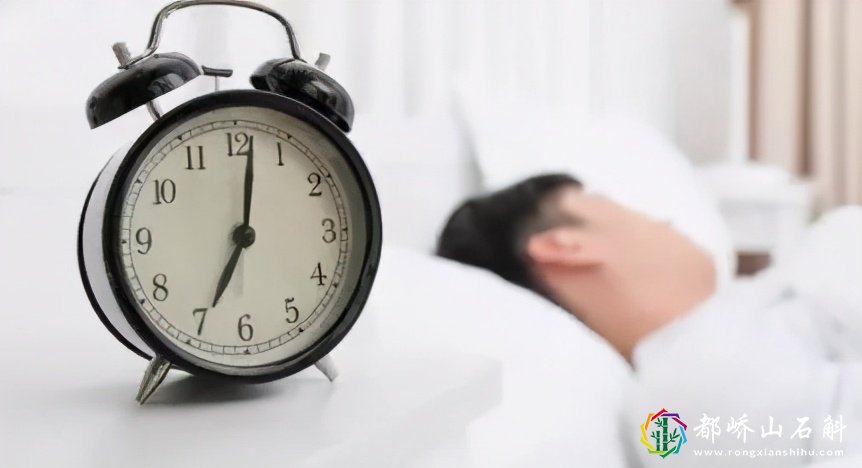 晚睡晚起,睡够8小时,算熬夜吗?