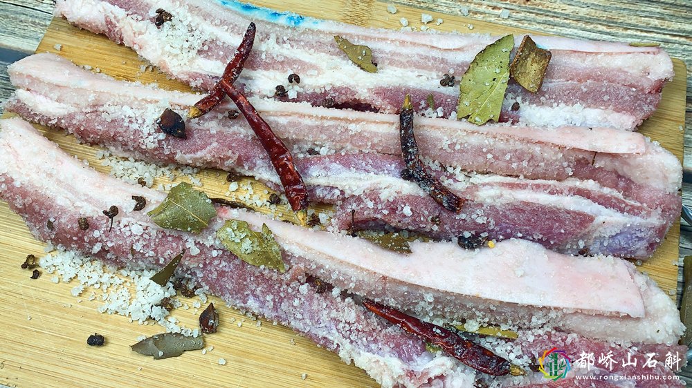 腌腊肉时,盐和调料比例告诉你,晾晒前多加一步,腊肉越放越香