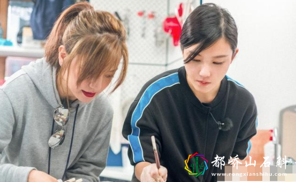 赵薇风波后,旗下三艺人至今保留着为其庆生的微博,一人已清空