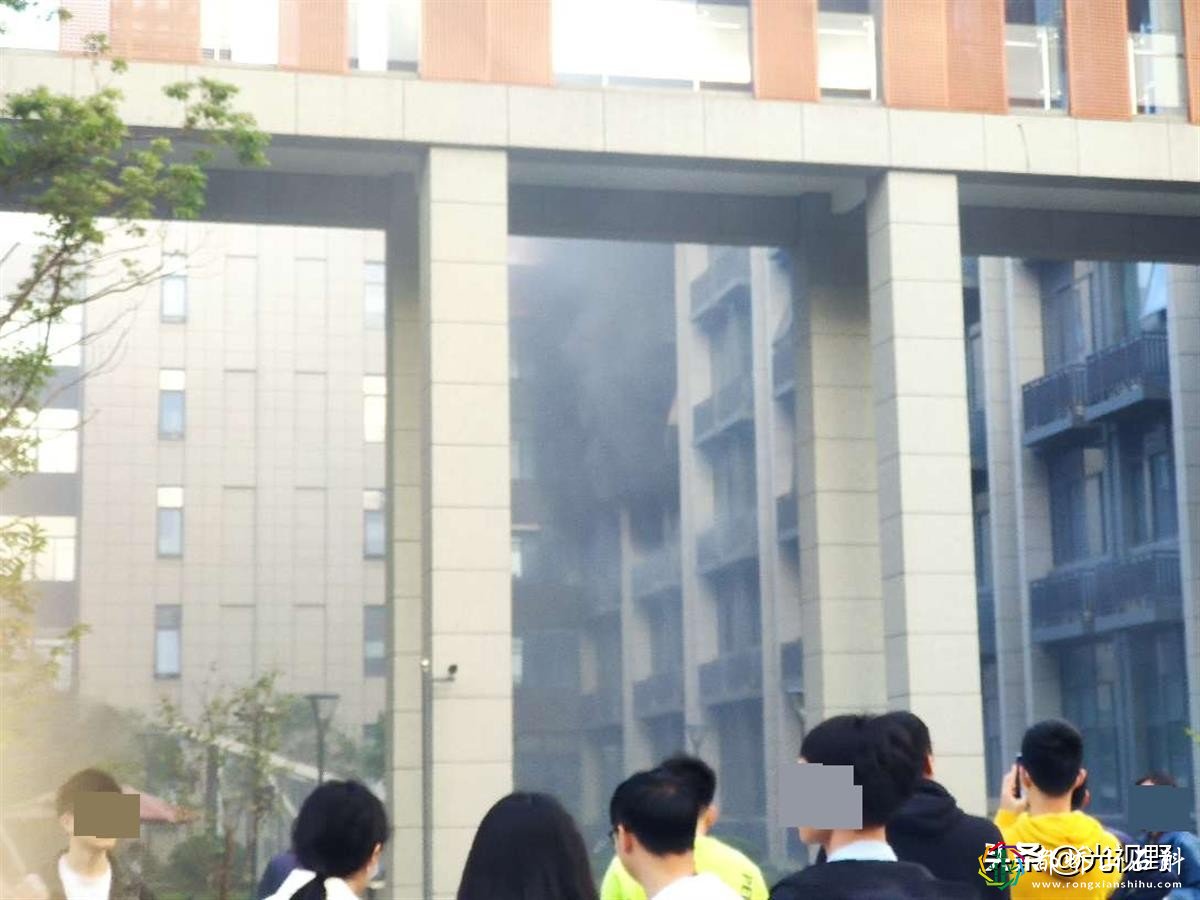 南航大实验室三次爆炸致2死9伤！知情者：或与镁铝粉爆燃有关