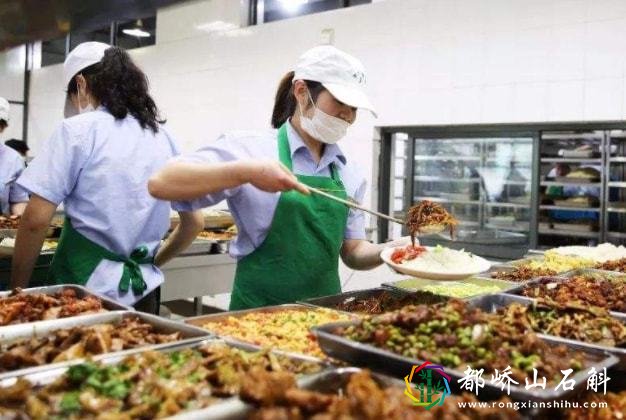 河北一家长反映学校食堂卫生被拘留？当地回应：这是机密不能多说