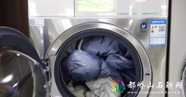 羽绒服用洗衣液洗行吗