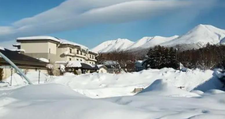 北海道札幌知名雪山裂开了(北海道首府札幌)