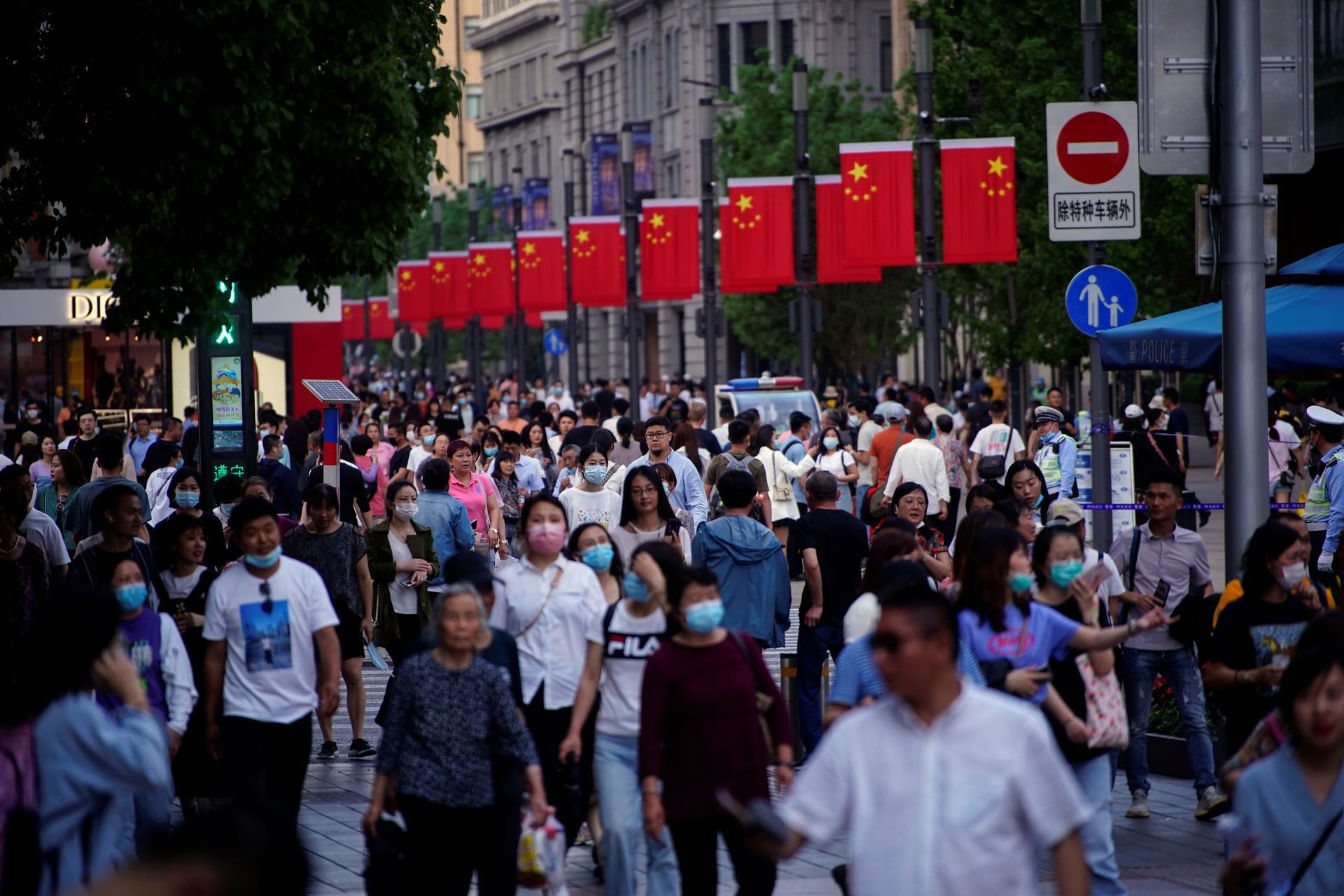 中国男性人口出现下降(中国男性人口出现下降知乎)