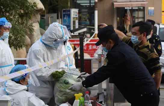感染者增3500例 上海“划江而封”