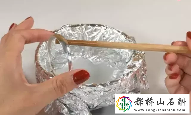 银镯子怎么清洗变亮泽【银手镯用什么清洗最亮】