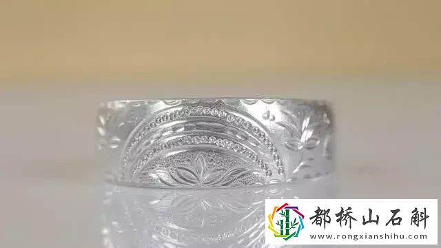 银镯子怎么清洗变亮泽【银手镯用什么清洗最亮】