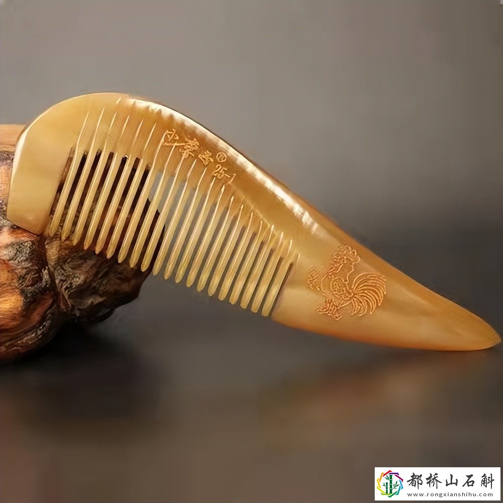 女生用牛角梳好还是檀木梳好
