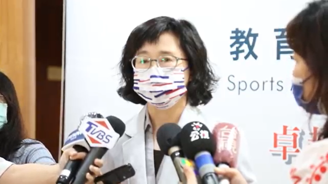 体育署竞技运动组副组长戴琬玲受访说明橄榄球队员在泰国染疫后续情况。（体育署提供）