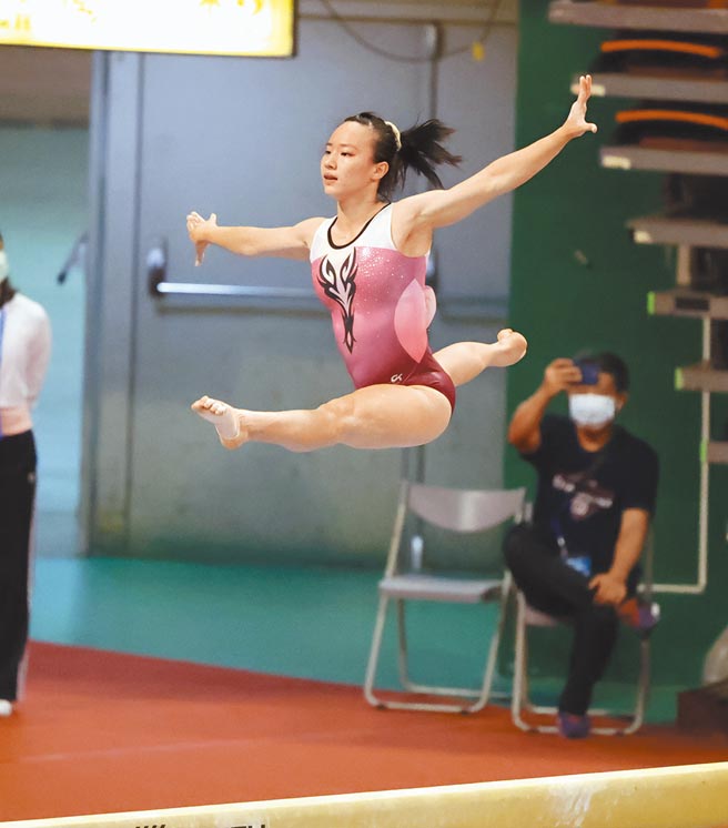 东奥体操国手丁华恬在个人大运会处女秀斩获2金1银1铜。（运促会提供）