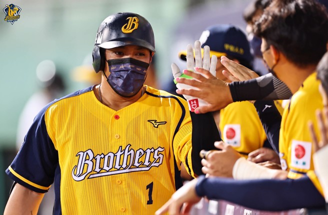 中信兄弟陈子豪单场4安包含双响炮。（中信兄弟提供）