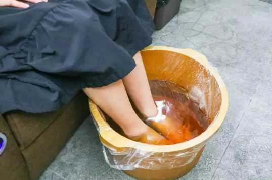 白矾泡脚的功效与作用及禁忌2