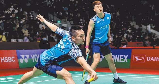 李洋（前）、王齐麟在印尼羽球大师赛男双止步8强。（Badminton Photo提供）