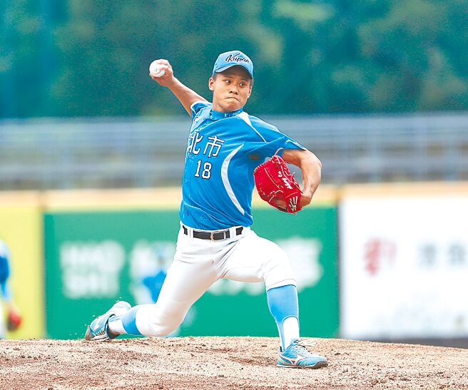 林盛恩完投7局压制对方打击火力，帮助新北市3比0击败桃园市夺冠。（陈怡诚摄）