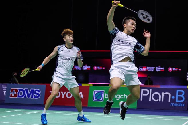 李洋（右）和队友王齐麟于印尼羽球公开赛首轮过关。（资料照／Badmonton Photo提供）