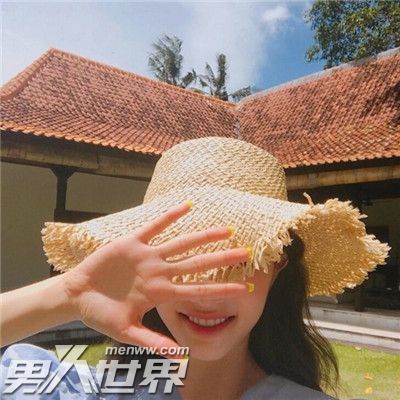 女人约会故意穿着随意