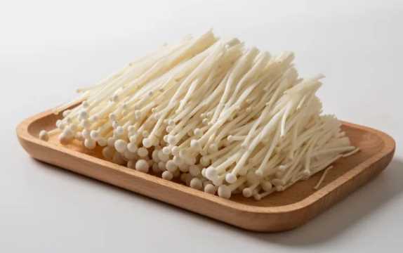 金针菇变得有点黄了可以吃吗1