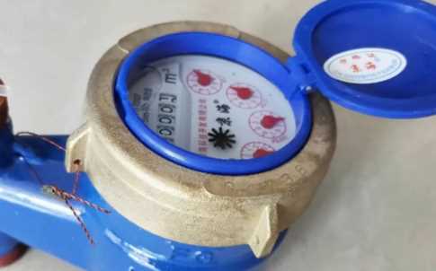 水表最后一位红色的算一吨吗2