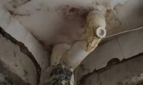 卫生间漏水到楼下不砸砖可以做防水吗3