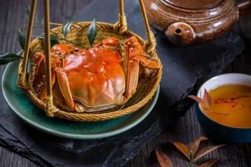 熟螃蟹在锅里保温一晚上还能吃吗2
